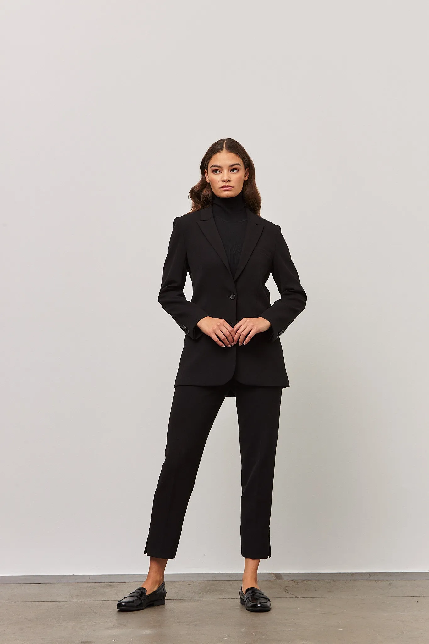 The Mackenzie - Black Single-Breasted Viscose Crepe Blazer