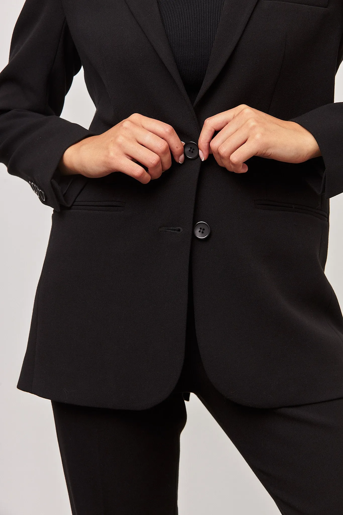 The Mackenzie - Black Single-Breasted Viscose Crepe Blazer