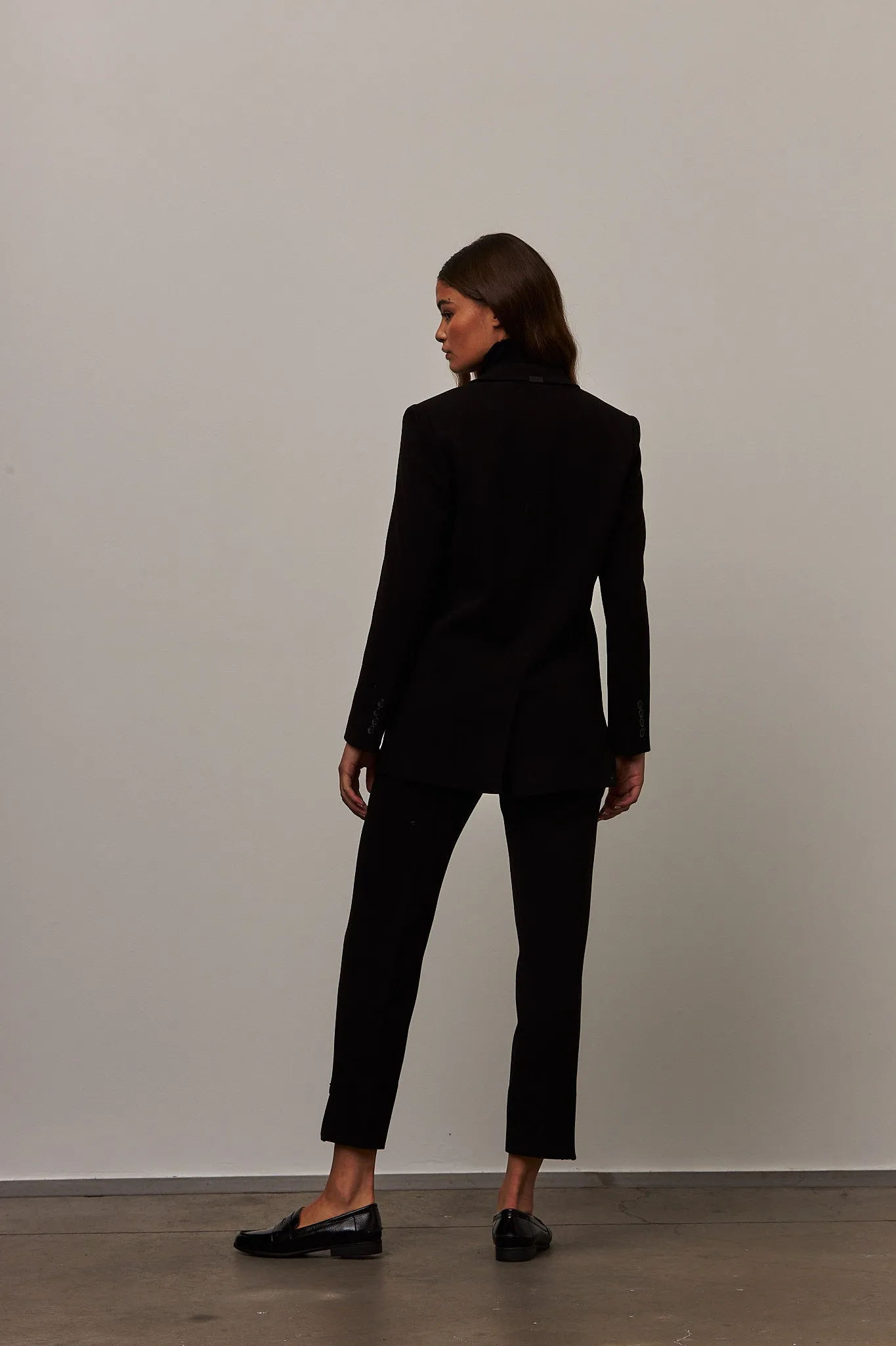 The Mackenzie - Black Single-Breasted Viscose Crepe Blazer