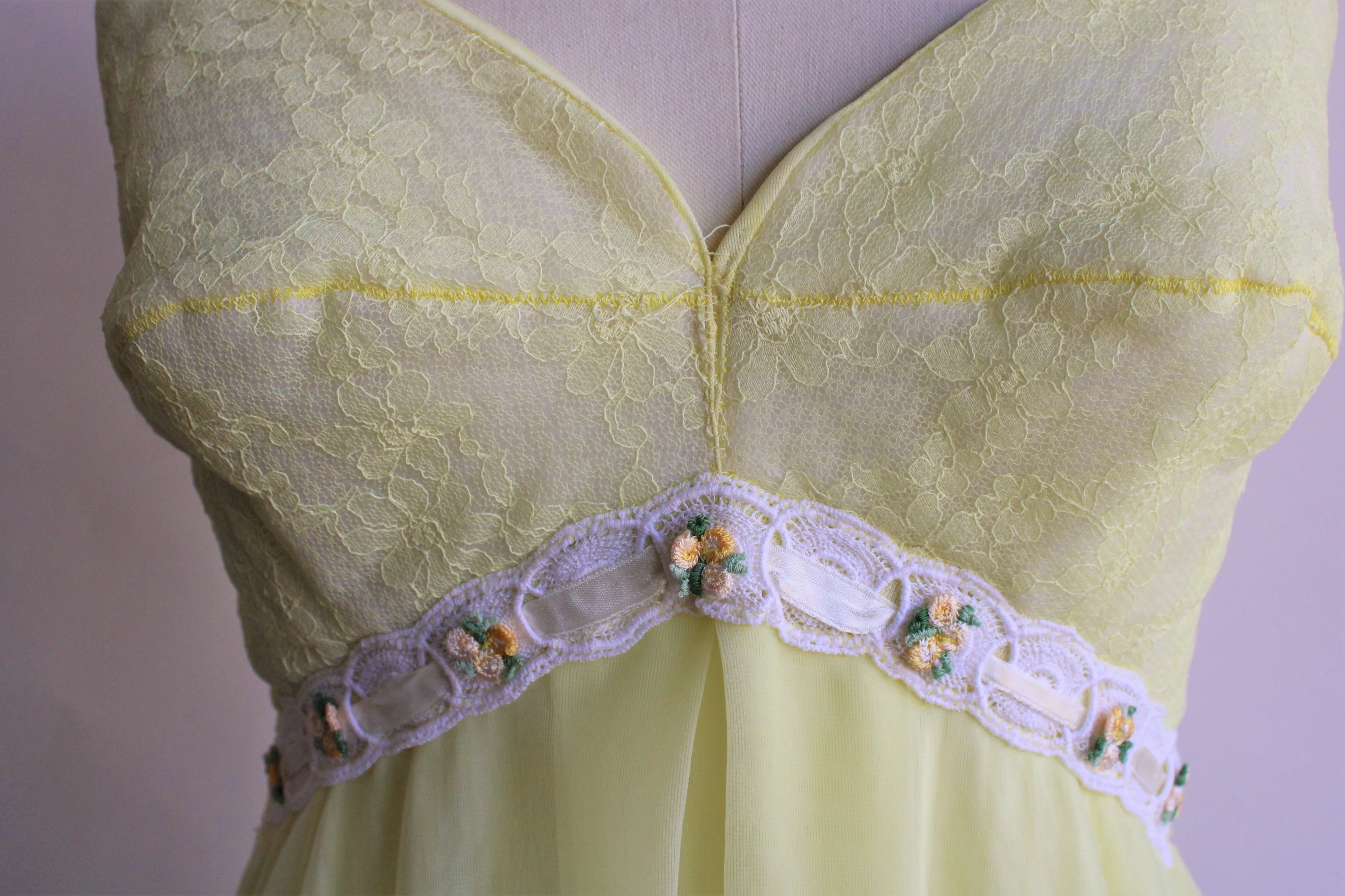 Vintage 1960s Yellow Babydoll Nightie