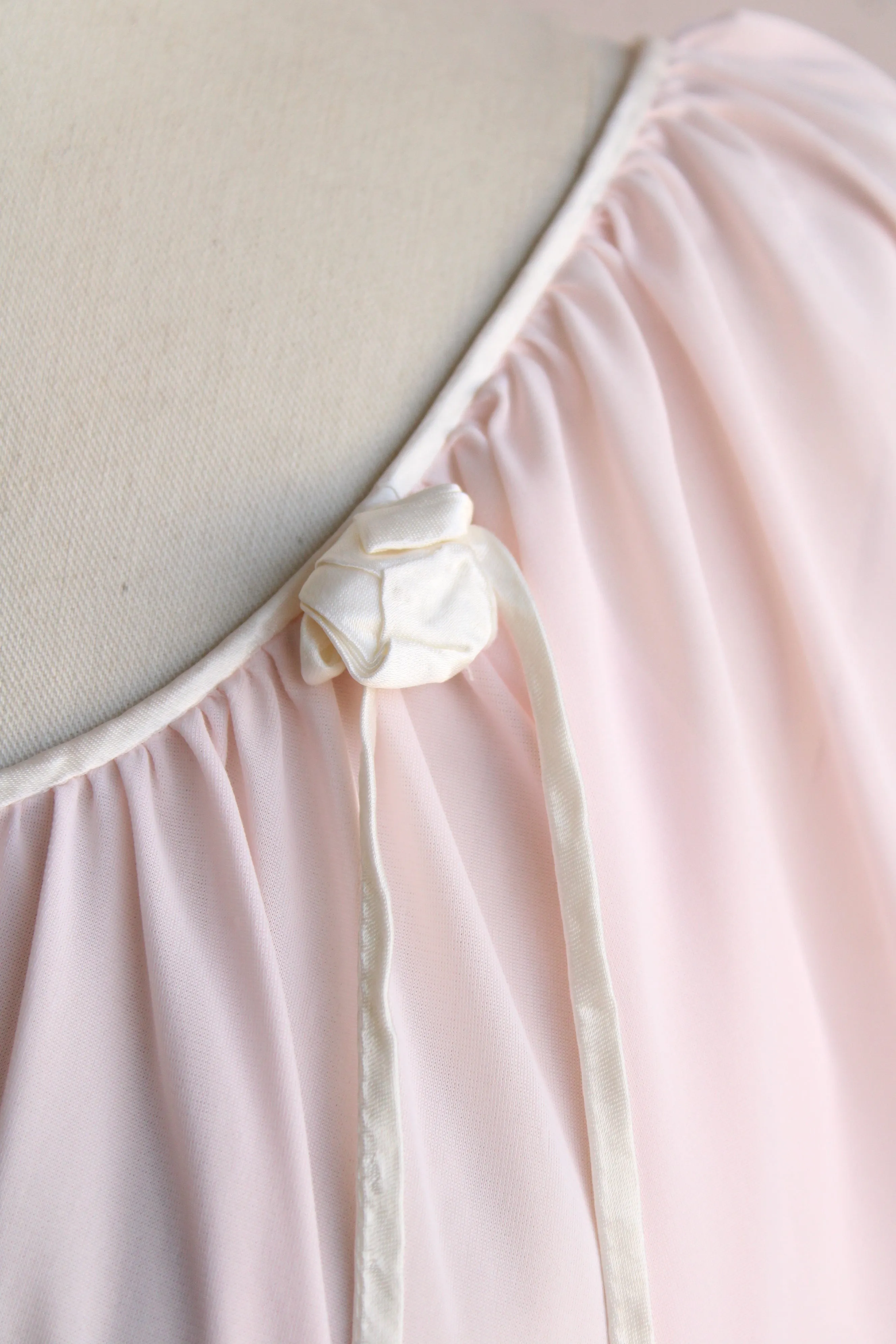 Vintage 1970s Miss Elaine Pink Nightgown