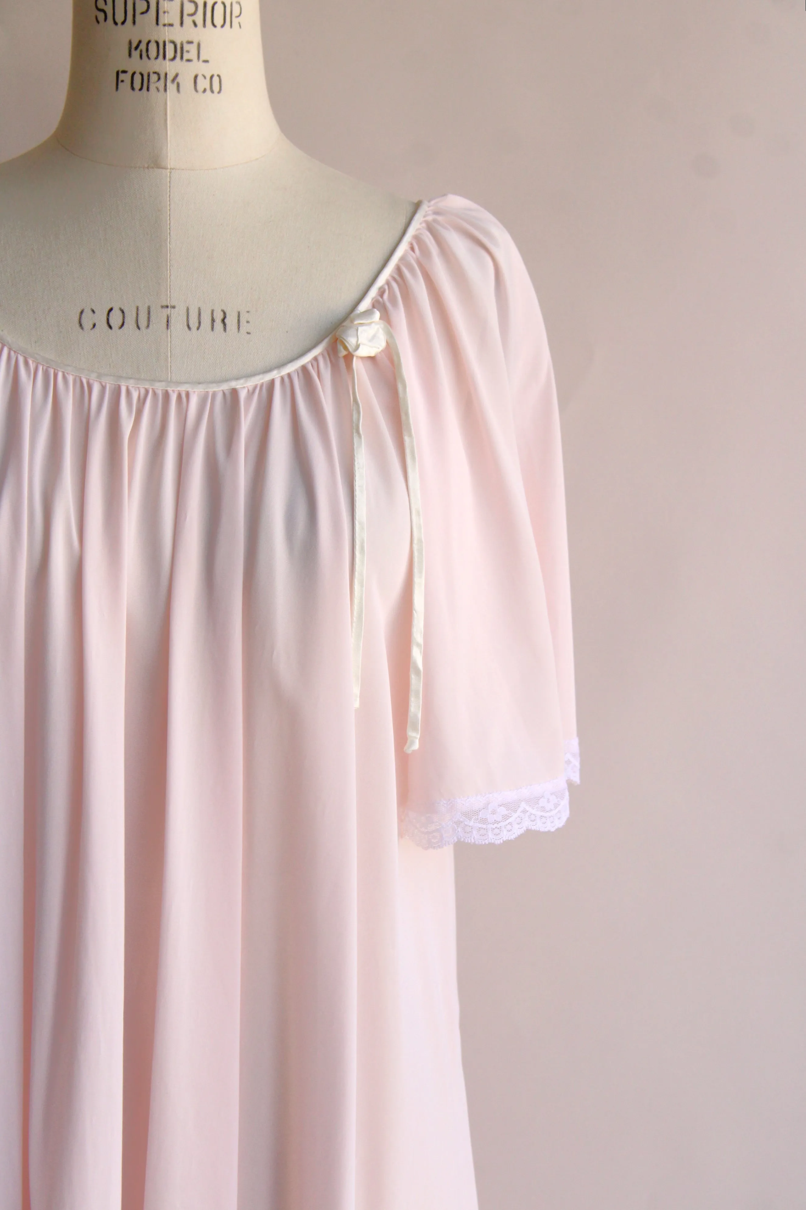 Vintage 1970s Miss Elaine Pink Nightgown